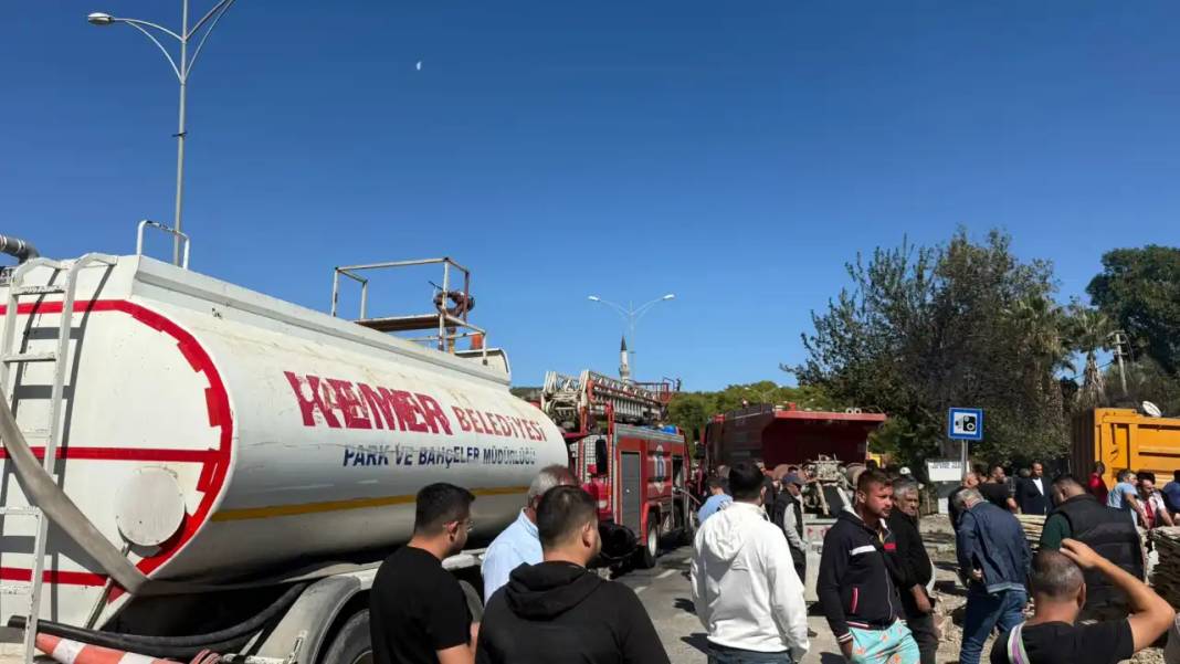 Kemer’de Restoran ve Kamyon Kül Oldu! 5